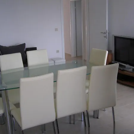 Family Friendly Seaside Preko, Ugljan - 8232 Апартаменты *
