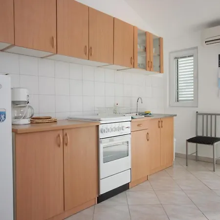 아파트 Family Friendly Seaside Preko, Ugljan - 8232