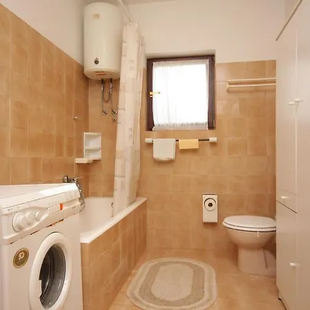 아파트 Family Friendly Seaside Preko, Ugljan - 8232 *