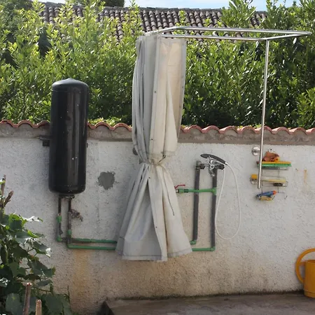 Family Friendly Seaside Preko, Ugljan - 8232 Апартаменты *