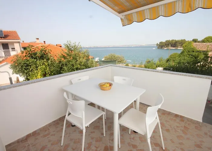 Family Friendly Seaside Preko, Ugljan - 8232