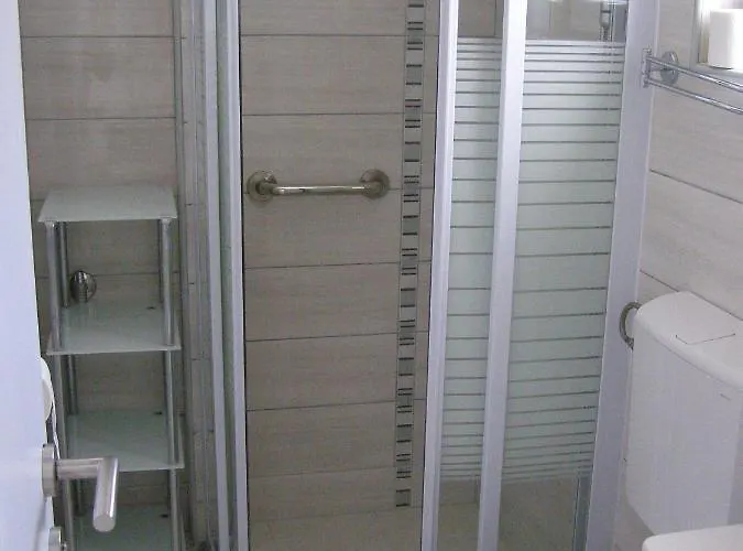 Апартаменты Family Friendly Seaside Preko, Ugljan - 8232