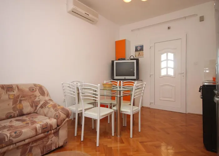 Family Friendly Seaside Preko, Ugljan - 8232 Апартаменты Poljana (Ugljan)