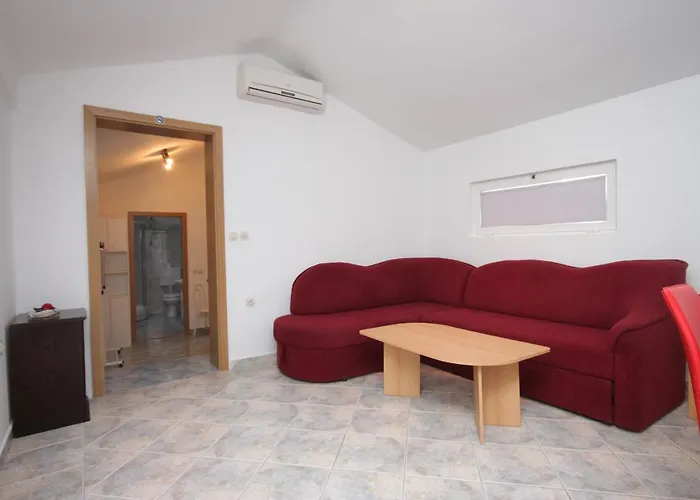 Апартаменты Family Friendly Seaside Preko, Ugljan - 8232 Poljana (Ugljan)