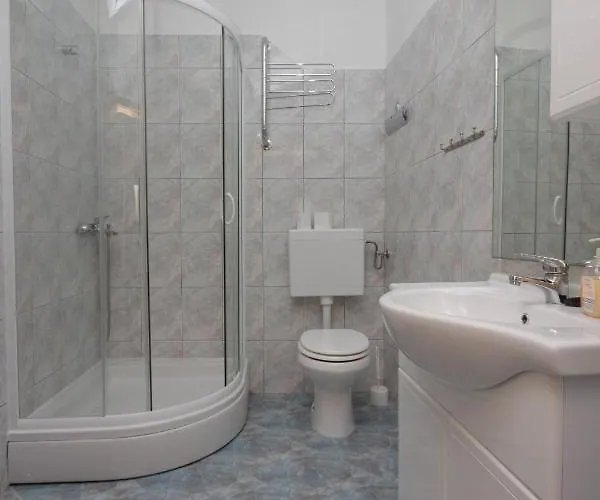 Апартаменты Family Friendly Seaside Preko, Ugljan - 8232 Poljana (Ugljan)