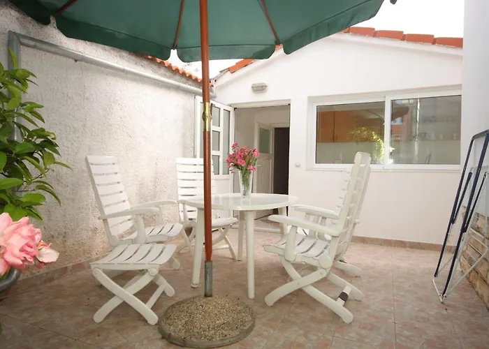 Family Friendly Seaside Preko, Ugljan - 8232 Апартаменты *