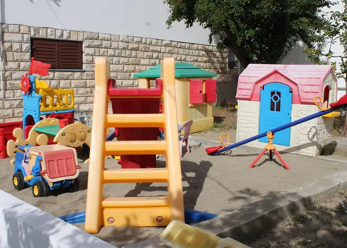 Family Friendly Seaside Preko, Ugljan - 8232 Апартаменты Poljana (Ugljan)