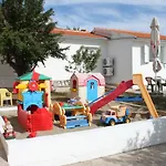 Family Friendly Seaside Preko, Ugljan - 8232 Lägenhet