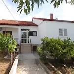 Appartamento Family Friendly Seaside Preko, Ugljan - 8232 *