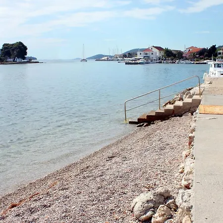 Family Friendly Seaside Preko, Ugljan - 8232 Apartment Poljana (Ugljan)