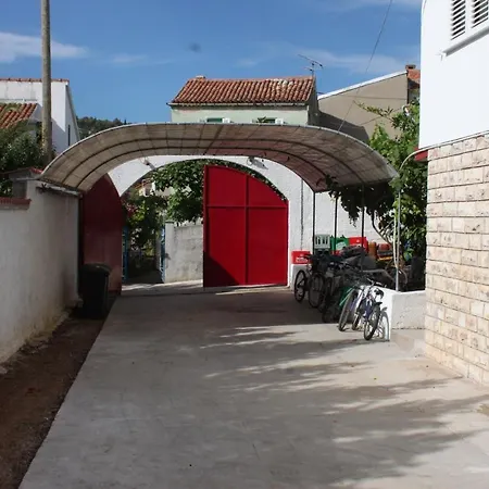 Apartment Family Friendly Seaside Preko, Ugljan - 8232