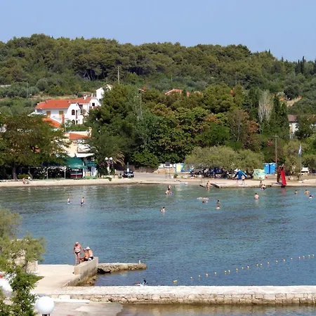 Family Friendly Seaside Preko, Ugljan - 8232 *