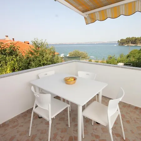 Family Friendly Seaside Preko, Ugljan - 8232
