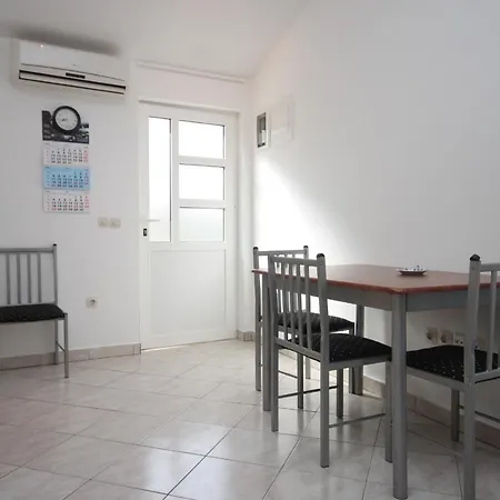 Apartamento Family Friendly Seaside Preko, Ugljan - 8232 *