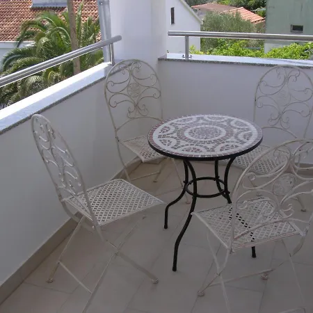 Family Friendly Seaside Preko, Ugljan - 8232 شقة Poljana (Ugljan)