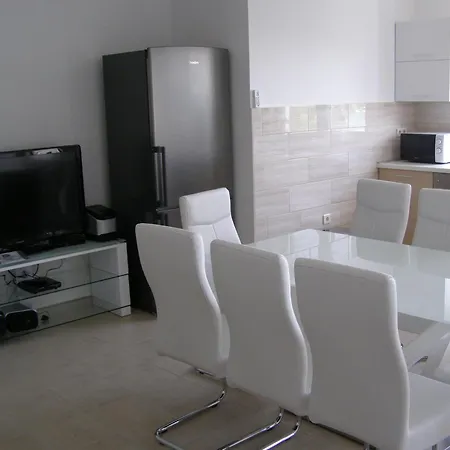 Family Friendly Seaside Preko, Ugljan - 8232 Apartmán Poljana (Ugljan)