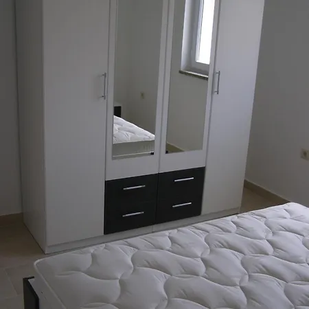 Family Friendly Seaside Preko, Ugljan - 8232 Apartmán Poljana (Ugljan)