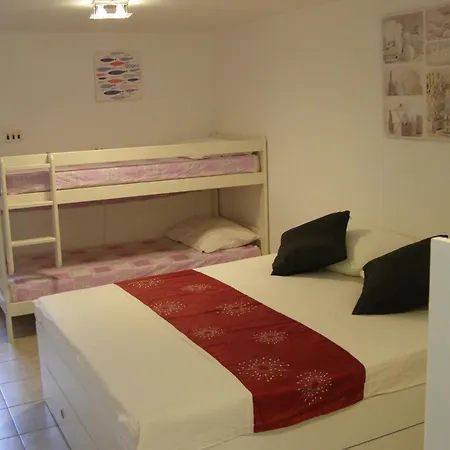 Family Friendly Seaside Preko, Ugljan - 8232