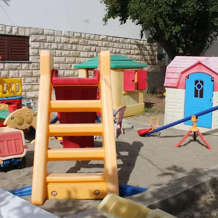 Family Friendly Seaside Preko, Ugljan - 8232 Apartamento Poljana (Ugljan)