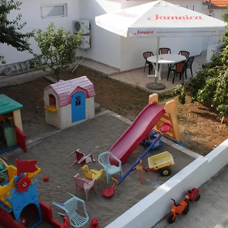 Lägenhet Family Friendly Seaside Preko, Ugljan - 8232