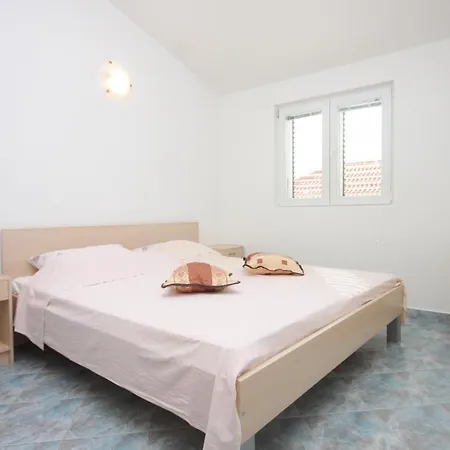 Family Friendly Seaside Preko, Ugljan - 8232 Apartment