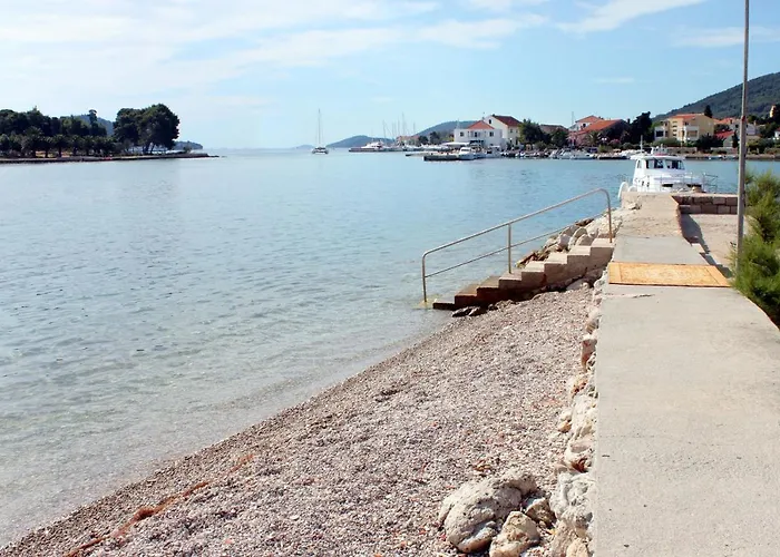 Family Friendly Seaside Preko, Ugljan - 8232 Apartment Poljana (Ugljan)