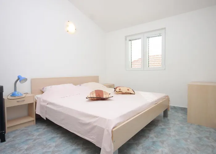 Family Friendly Seaside Preko, Ugljan - 8232 Apartmán