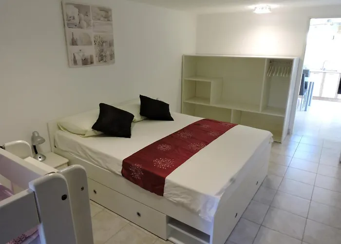 Family Friendly Seaside Preko, Ugljan - 8232 Apartmán Poljana (Ugljan)