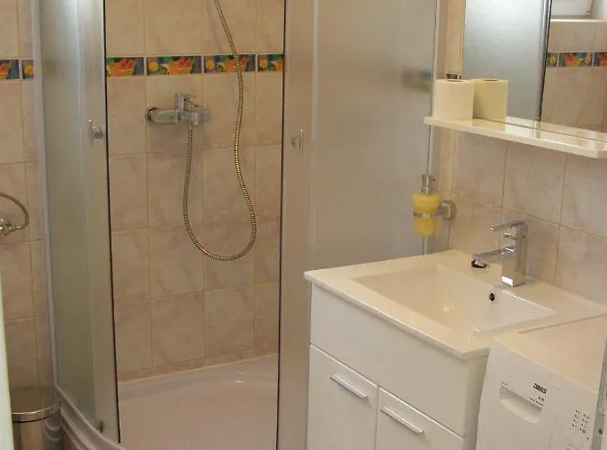 Family Friendly Seaside Preko, Ugljan - 8232