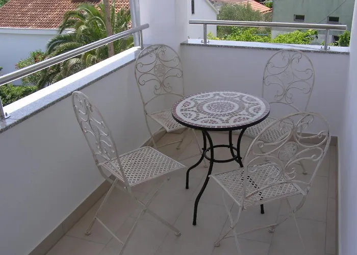 Family Friendly Seaside Preko, Ugljan - 8232 Apartmán Poljana (Ugljan)